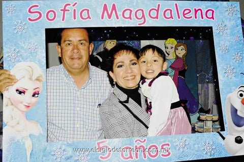 15022015 DIVERTIDA FIESTA.  La pequeña Sofía Magdalena Valdés Escalera cumplió cinco años y los celebró en grande con una fiesta que le organizaron sus papás, Ulises Valdés e Ivonne Escalera.