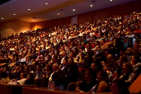 El Teatro Nazas lució abarrotado.