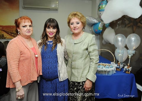 22022015 Las organizadoras del festejo: Gaby, en compañía de su mamá, María Elena Rendón de Escudero, y su suegra, Mary Cruz de Castañeda.