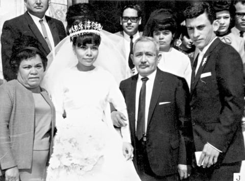 22022015 Humberto Antonio Figueras Montelongo y MarÃ­a Ignacia Mancillas Salazar contrajeron nupcias el 20 de febrero de 1966 en la Iglesia de Guadalupe en TorreÃ³n, Coah. Los acompaÃ±an Florentino Mancillas Mendoza y MarÃ­a del Pilar Salazar de Mancillas.