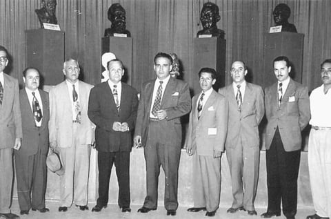 22022015 Los primos: HÃ©ctor Octavio Soto Reyes, JosÃ© de JesÃºs Flores Soto, JosÃ© Alfredo Soto Puentes, Davis Soto RamÃ­rez, Marco Antonio y MartÃ­n Isaac Rojas Soto y Enrique HernÃ¡ndez Soto, acompaÃ±ados de su tÃ­o MartÃ­n Rojas, hace varias dÃ©cadas.