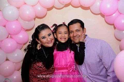 25022015 SIETE AñOS DE VIDA.  Arleth Polina Rodríguez con sus papás, Juanis Rodríguez Carrera y Javier Polina Suárez.