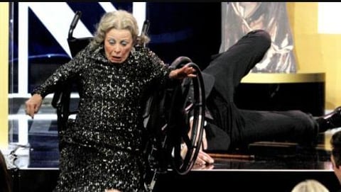 Usuarios han comparado a Madonna con la caída de algunas personas mayores.