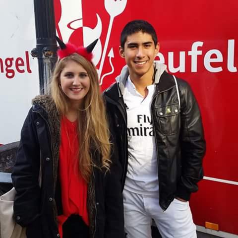 Julia y Santiago en el Carnaval Ángel y Demonio en Bonn, Alemania.