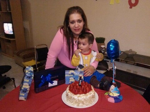 Alejandra con su hijo Paquito.
