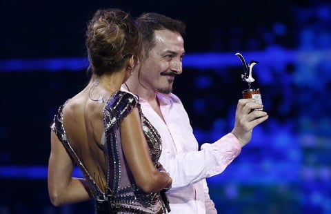 La sintonía con el público fue total, lo que se tradujo en la entrega de la Gaviota de Plata como reconocimiento a su actuación en el escenario viñamarino y después recibió la Gaviota de Oro.