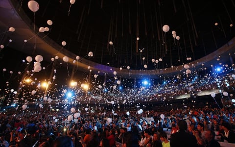 Un homenaje a Gustavo Cerati y las actuaciones de sus compatriotas Pedro Aznar y Vicentico marcaron la cuarta noche del Festival Internacional de la Canción de Viña del Mar.