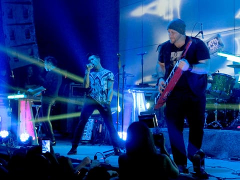 Moenia se presentó regresó con éxito a Torreón con un concierto en el bar Cinema como parte de su gira FM.