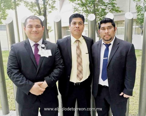 01032015 Primera generación de cardiólogos egresados de la unidad médica de alta especialidad No. 71 IMSS Torreón, Coah. Dr. Óscar Mario Sifuentes Mendoza, Dr. José Cruz Arzola Hernández y Dr. López Rodríguez.