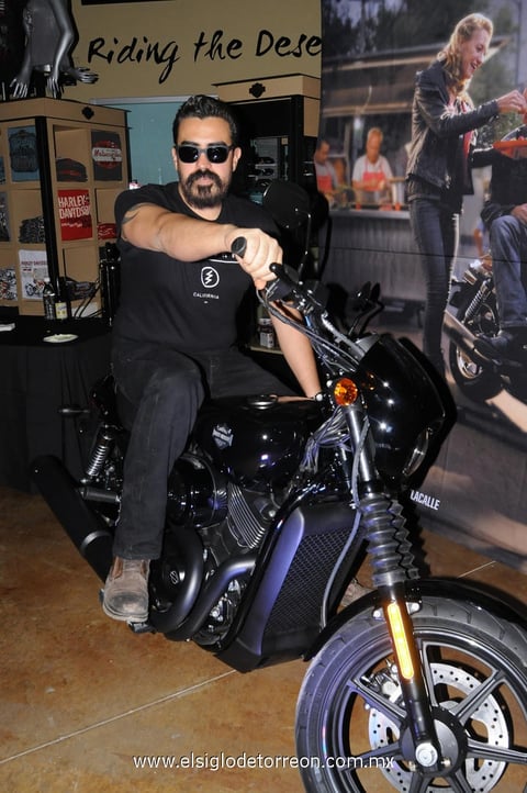 01032015 Iván Black.