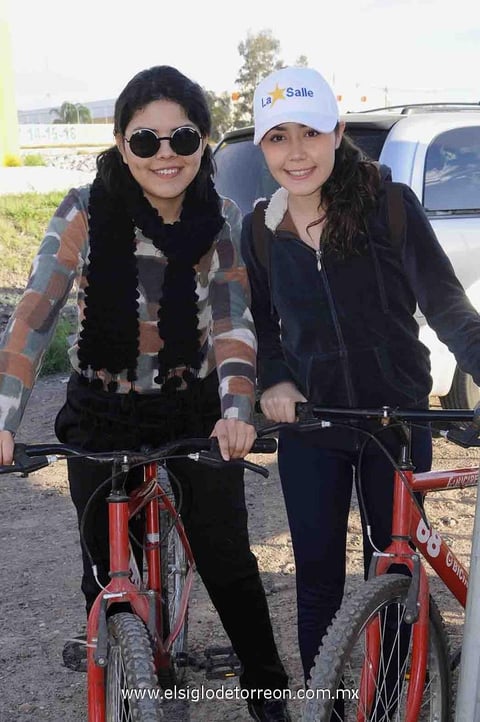 01032015 Laura y Nicole.