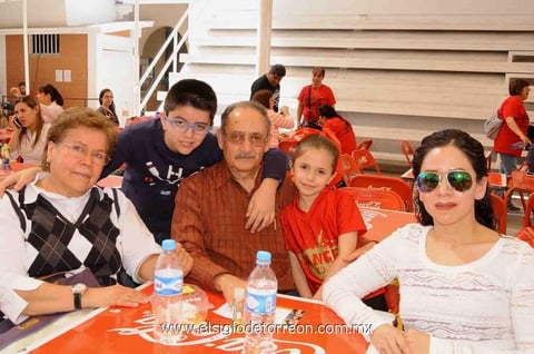 03032015 ASISTEN A DIVERTIDA KERMéS.  Karol Villanueva, Polo Villanueva, Fabiola López, Rodolfo y Carmen López.