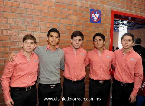 04032015 EN EVENTO ESCOLAR.  Bryan, Federico, Moisés, Luis y Ricardo en los festejos por el 76 aniversario del Instituto Francés de La Laguna.
