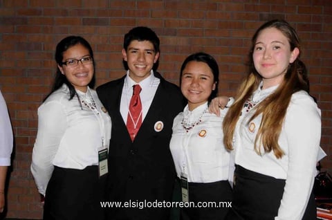 04032015 COMPAÑEROS.  Salma, Isabel, Laura y Anhuar.