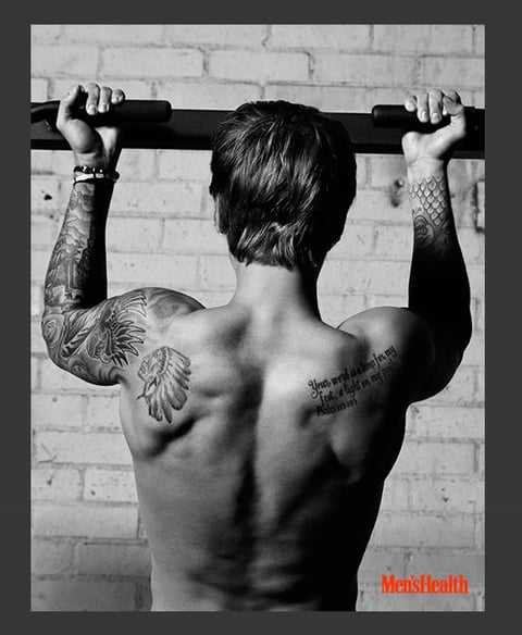Justin Bieber presumió sus músculos en la sesión de fotos para Men's Health.