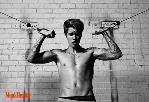 El canadiense engalana la nueva edición de la revista Men's Health con una serie de fotografías que han robado los suspiros de las Beliebers.