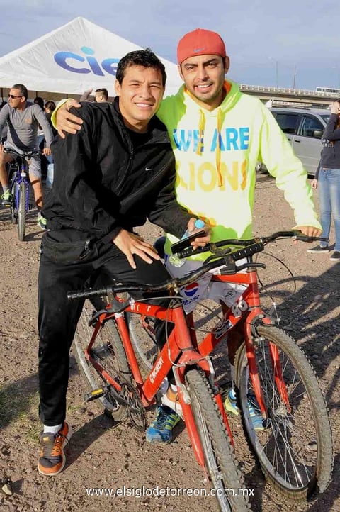 06032015 PRENUPCIAL.  Carla Janeth Galicia Ortega con su suegra Alma Leticia Martínez de Gutiérrez, organizadora de su despedida de soltera.
