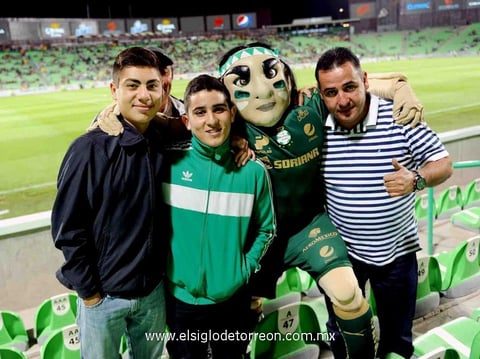 07032015 Carlos Alberto, Alejandro y Carlos con 'El Guerrerito'.