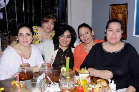 07032015 CUMPLE UN AÑO MÁS DE VIDA.  Alejandra de la Peña celebró su cumpleaños en un restaurante de la ciudad. La acompañaron sus amigas: Cristina Díaz de León, Tere Rodríguez, Gabriela Meléndez y Lorena Hernández.