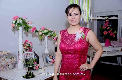07032015 Amigas y familiares acompañaron a Karla para desearle lo mejor en su futura vida de casada.