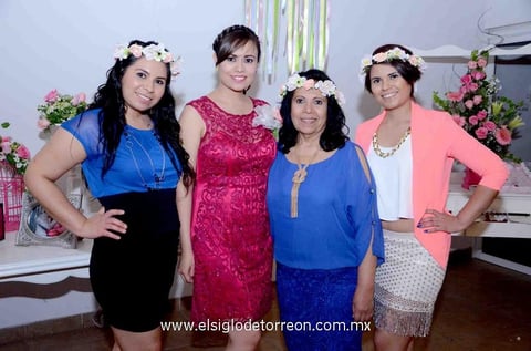 07032015 La futura esposa pasó un día inolvidable en compañía de las anfitrionas de esta bonita celebración.