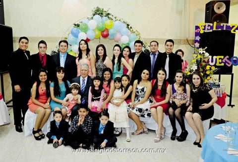 08032015 Nietos y bisnietos estuvieron presentes en este grato evento.