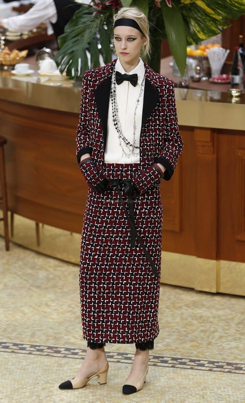 Todo se mostró muy francés, como planeó Lagerfeld que quería trasladar “una visión idealizada de un París actual”.