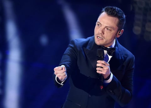 El cantante italiano Tiziano Ferro provocó el enojo de las mexicanas al señalar que tenían bigote y que era imposible decir que era un país de mujeres bellas.