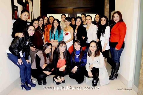 14032015 Momentos felices fueron los que pasó la futura contrayente en compañía de sus asistentes.