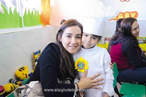 14032015 FERIA CIENTíFICA.  Gaby y Karla.