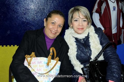 14032015 AMIGAS.  Ana Catalina Muñoz y Salomé Ramírez.