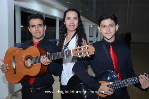 14032015 Abel, Giselle y Agustín.
