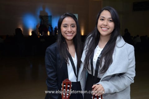 14032015 Hillary y Paola.