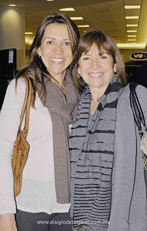 16032015 EN EL MALL.  Dora y Biby.