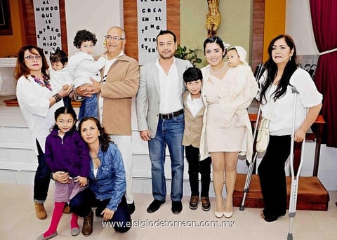 15032015 Familiares cercanos al festejado lo acompañaron en esta bonita celebración.