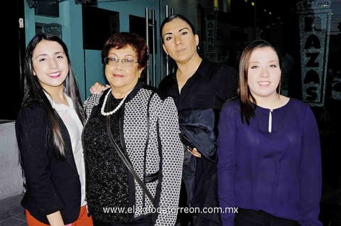 15032015 EN OBRA DE TEATRO.  Evelyn, Lupe Rocha, Vicky Ruvalcaba y Fany Rentería.