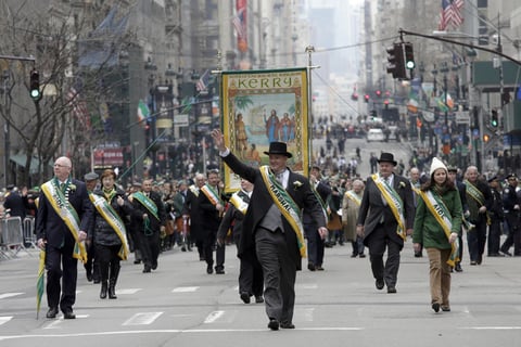 Este año, el desfile reunió a unas dos millones de personas, entre espectadores y participantes de la procesión.