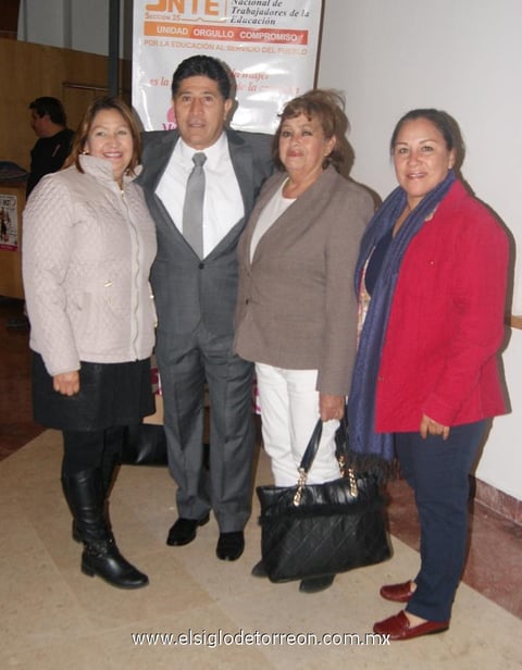 18032015 Catalina y Herminia Hernández y Ana María Bañuelos acompañadas por Javier Cordero.