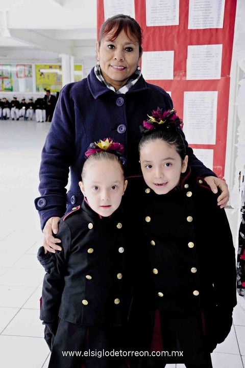 19032015 CONCURSO DE ESCOLTAS.  María Elena, Camila y Ximena.