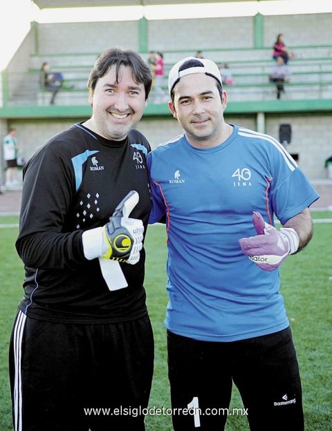 19032015 JUEGAN PARTIDO DE FUT.  Pablo y Pedro Ángel.