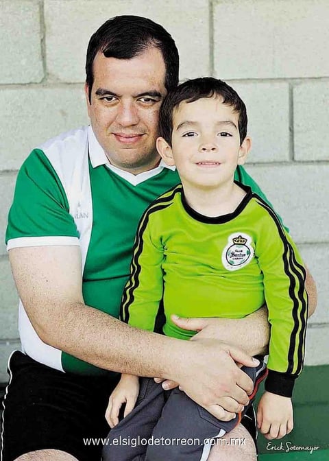 19032015 EN CUMPLE FUTBOLERO.  Mariano y Víctor.