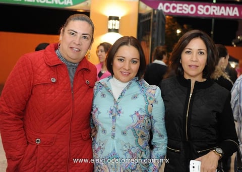 19032015 EN EL COLISEO.  Gaby, Itzel y Nancy.