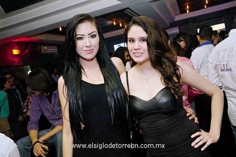 18032015 DE FIESTA.  Diana y Amy.