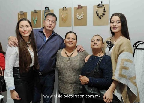 21032015 DE ANTRO.  Valeria, Andrea, Daniela y Amira.