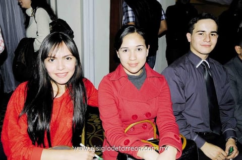 22032015 Valeria Villegas, Alicia Adame y Axel Covarrubias.