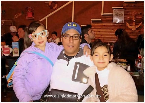 21032015 EN FAMILIA.  Mía, Luis Ge y Nina.