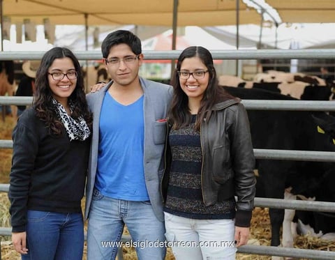 21032015 LA FOTO DEL RECUERDO.  Idalia, Juan Carlos y Carmen.