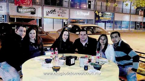 22032015 EN PAREJAS.  Servando, Elsy, Ana Laura, Héctor, Yuliana y Christian asistieron al concierto de Luis Miguel.