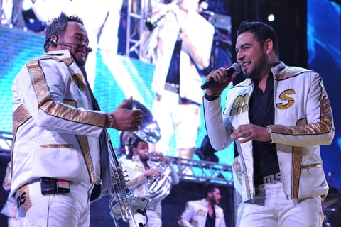 Aproximadamente a la 1 de la madrugada salió la Banda MS al escenario para poner a bailar a los miles de asistentes.