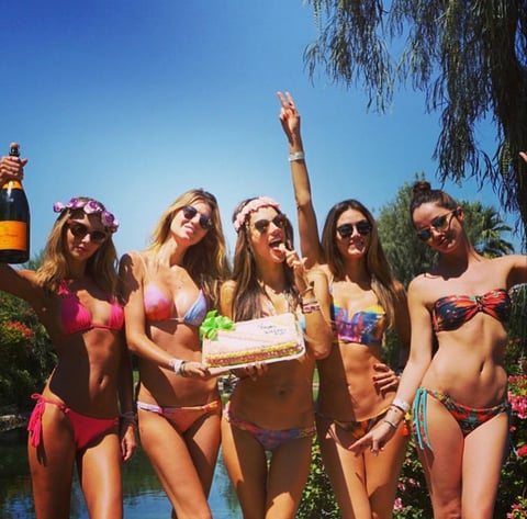 Alessandra Ambrosio festejó su cumpleaños 34 en Coachella.
